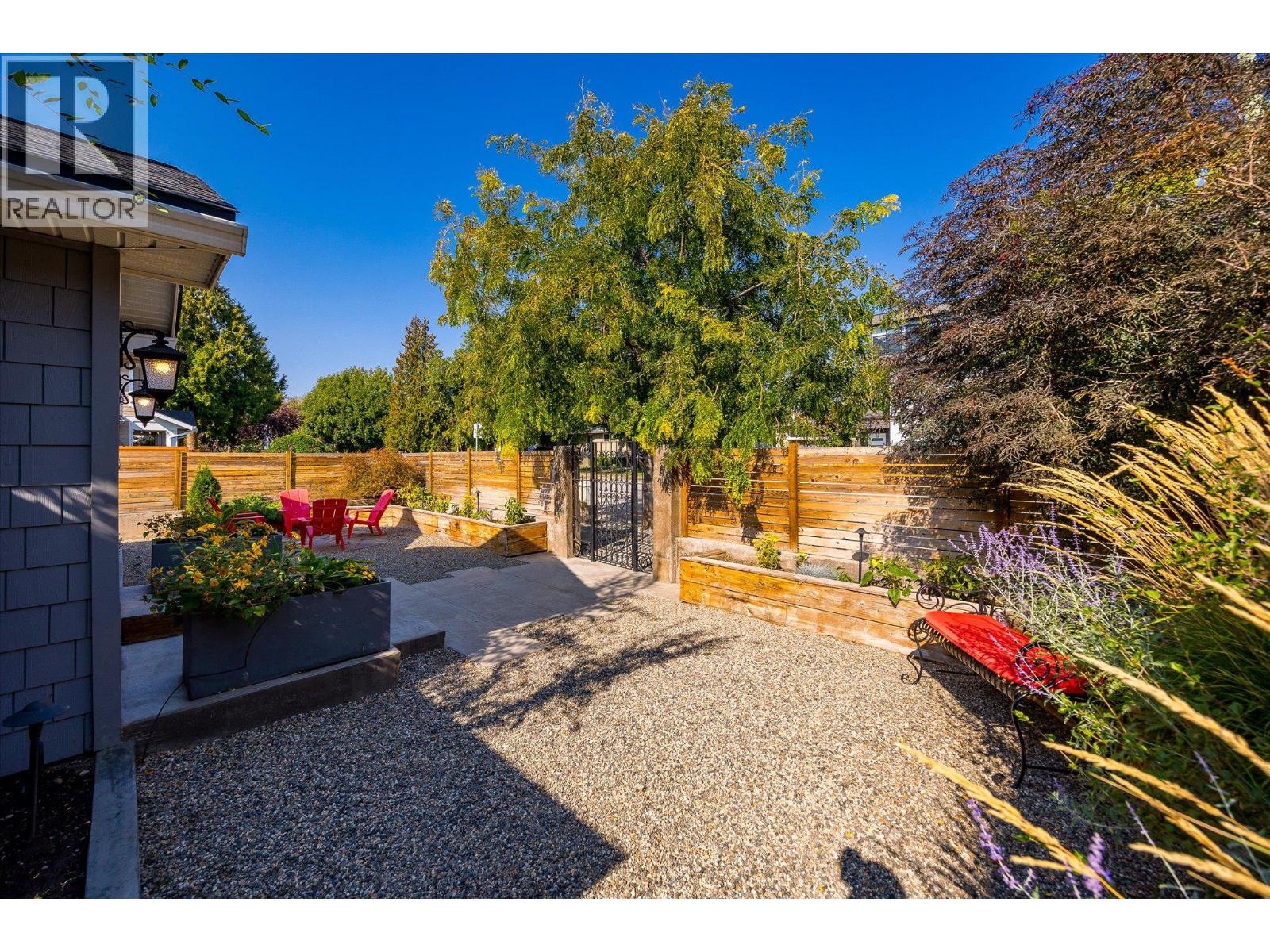 963 Stockwell Avenue