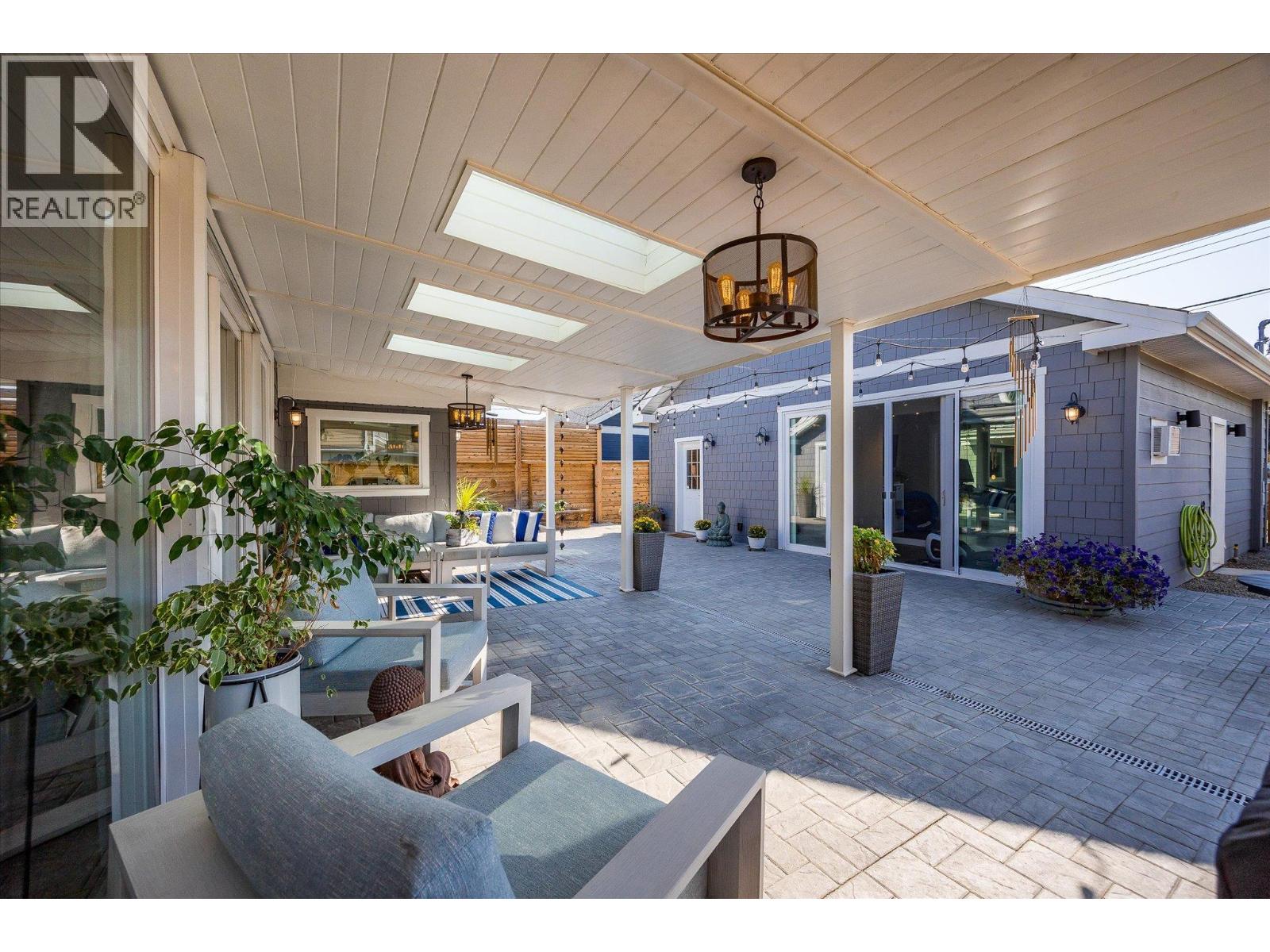 963 Stockwell Avenue