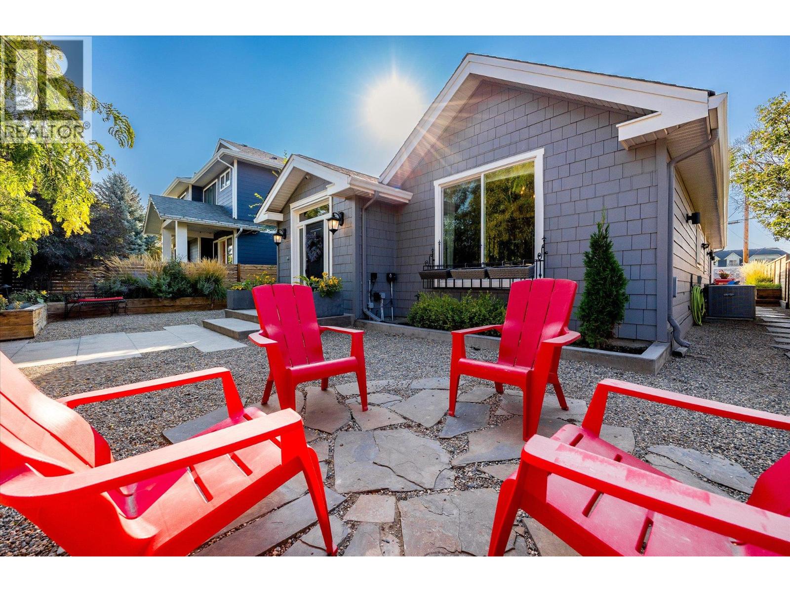 963 Stockwell Avenue