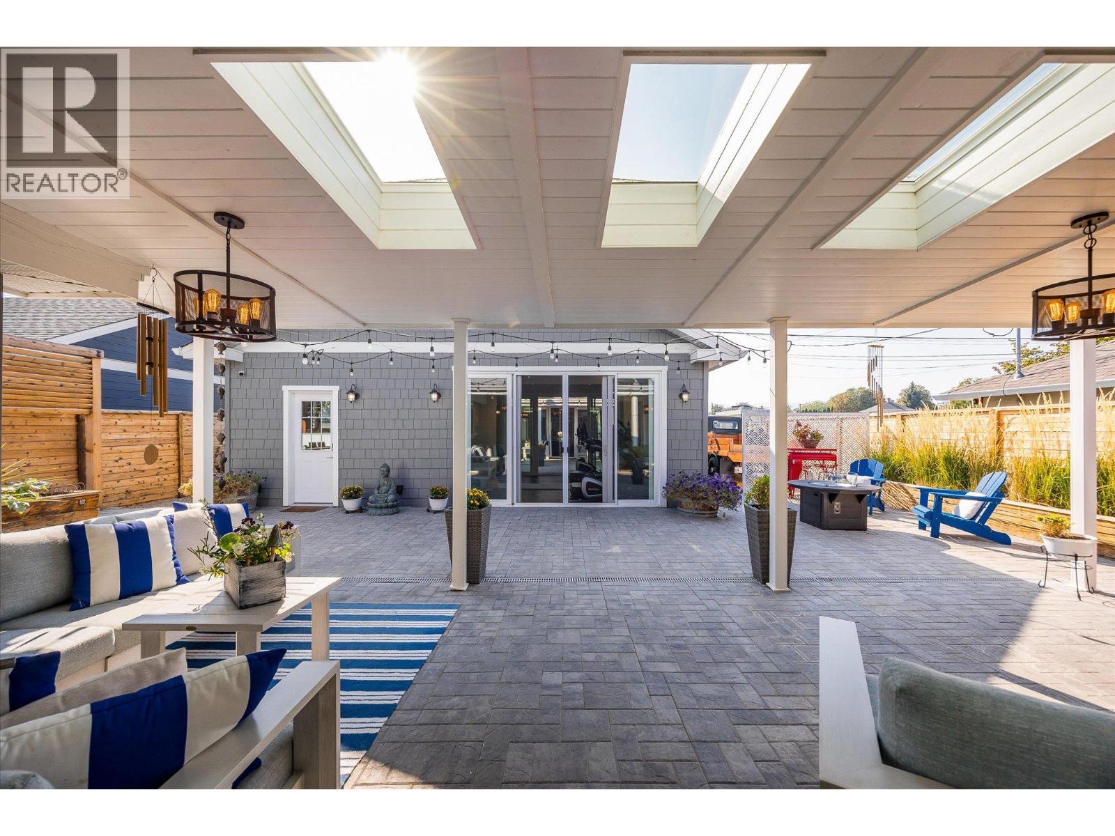 963 Stockwell Avenue