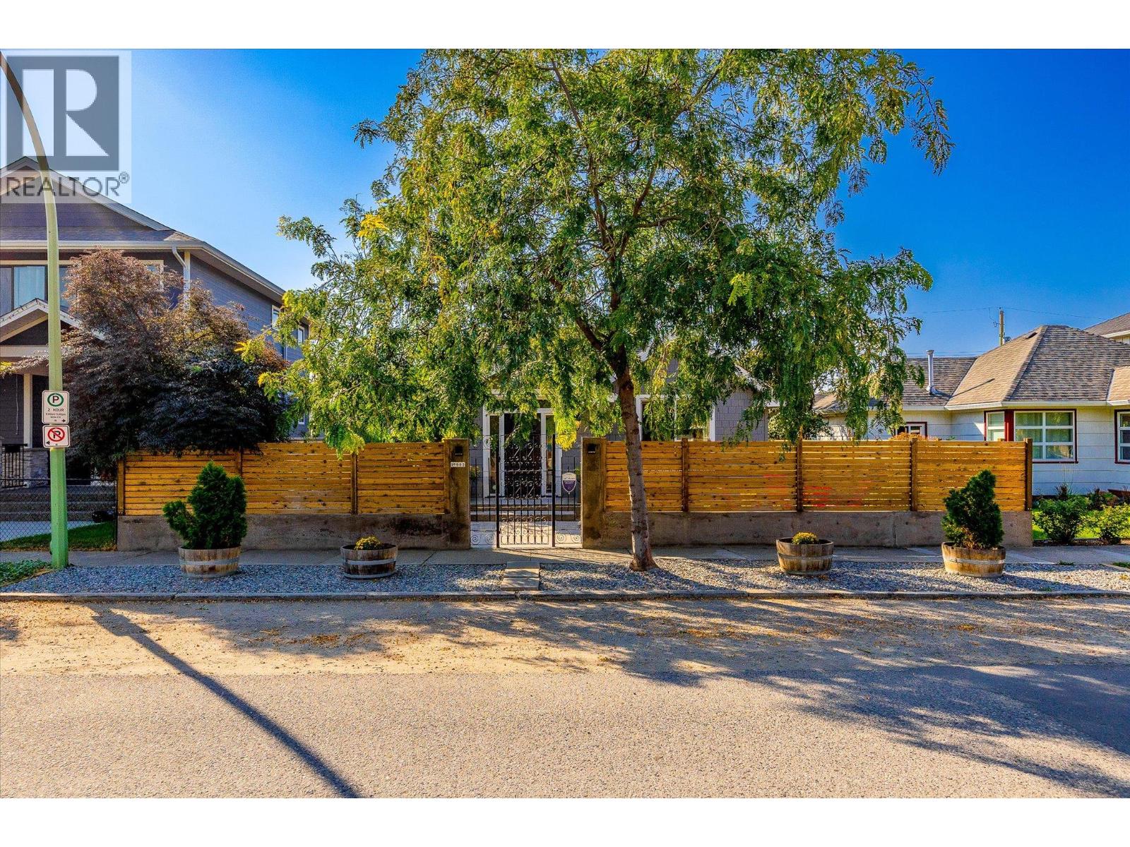 963 Stockwell Avenue