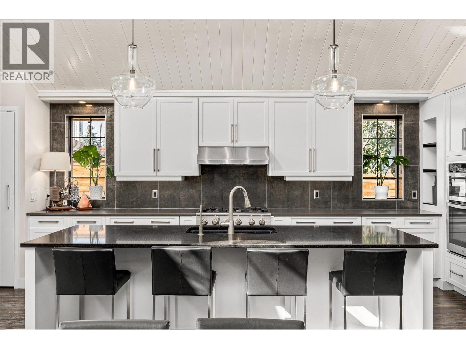 963 Stockwell Avenue