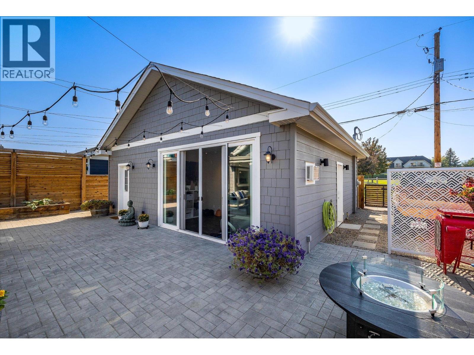 963 Stockwell Avenue