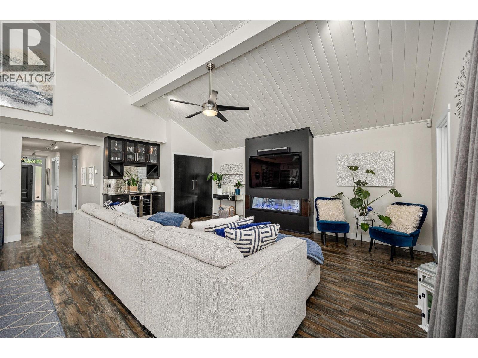 963 Stockwell Avenue