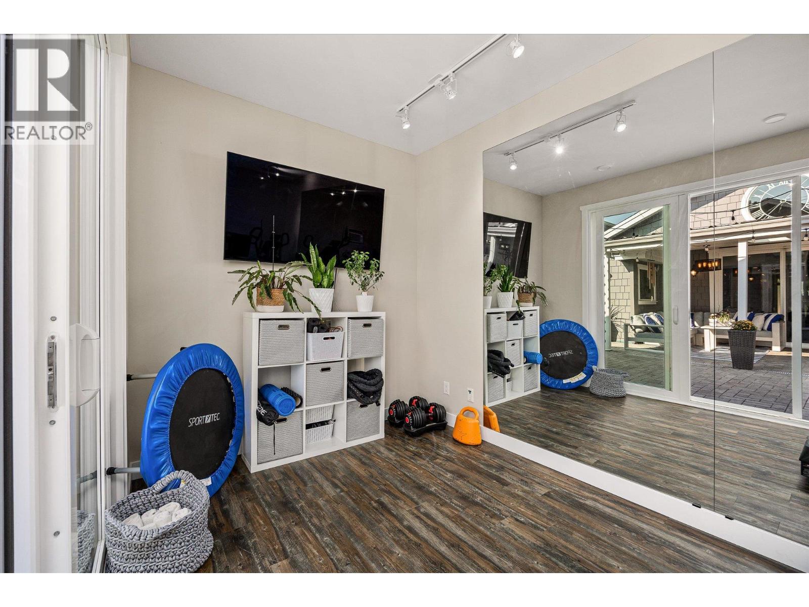 963 Stockwell Avenue