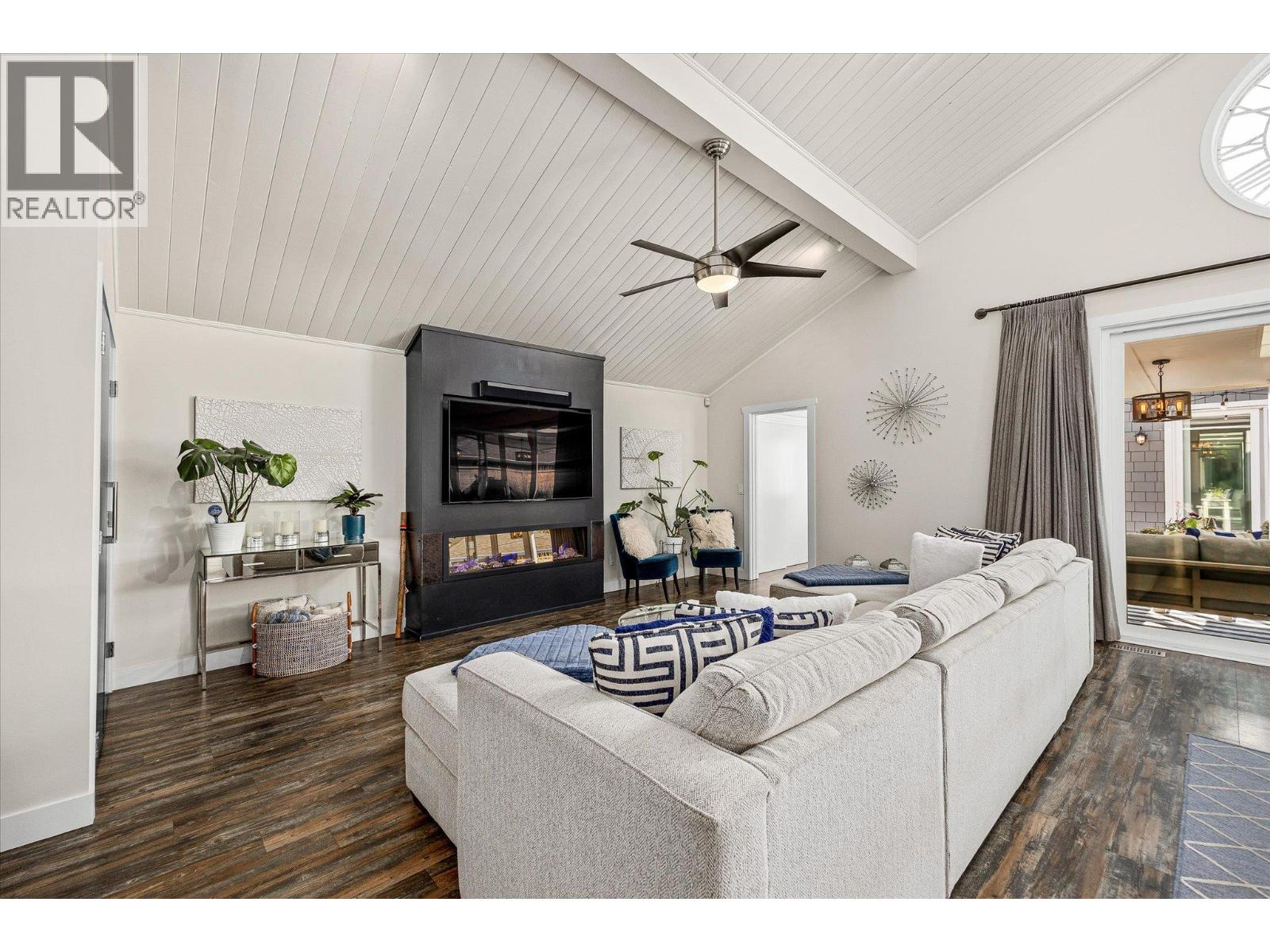 963 Stockwell Avenue