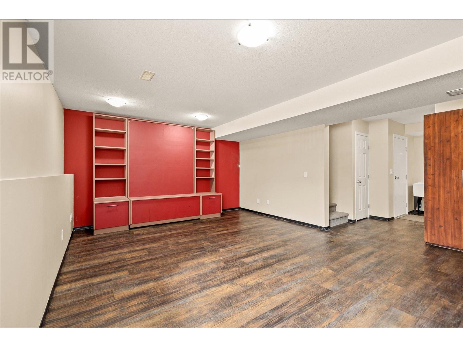 5460 Clements Crescent Unit# #106