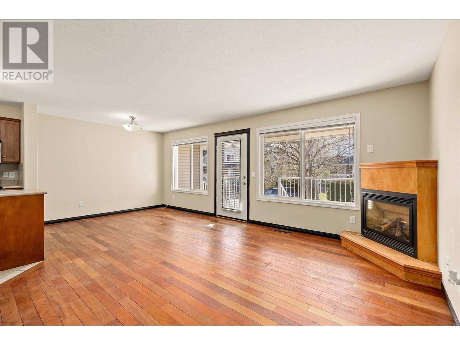 5460 Clements Crescent Unit# #106