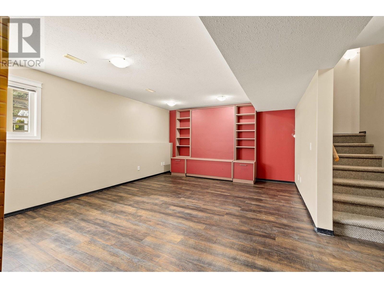 5460 Clements Crescent Unit# #106