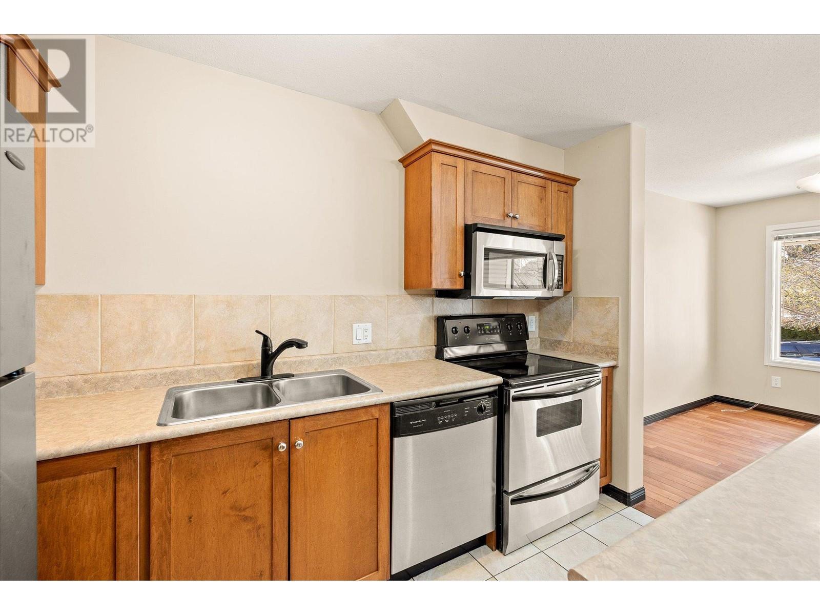 5460 Clements Crescent Unit# #106