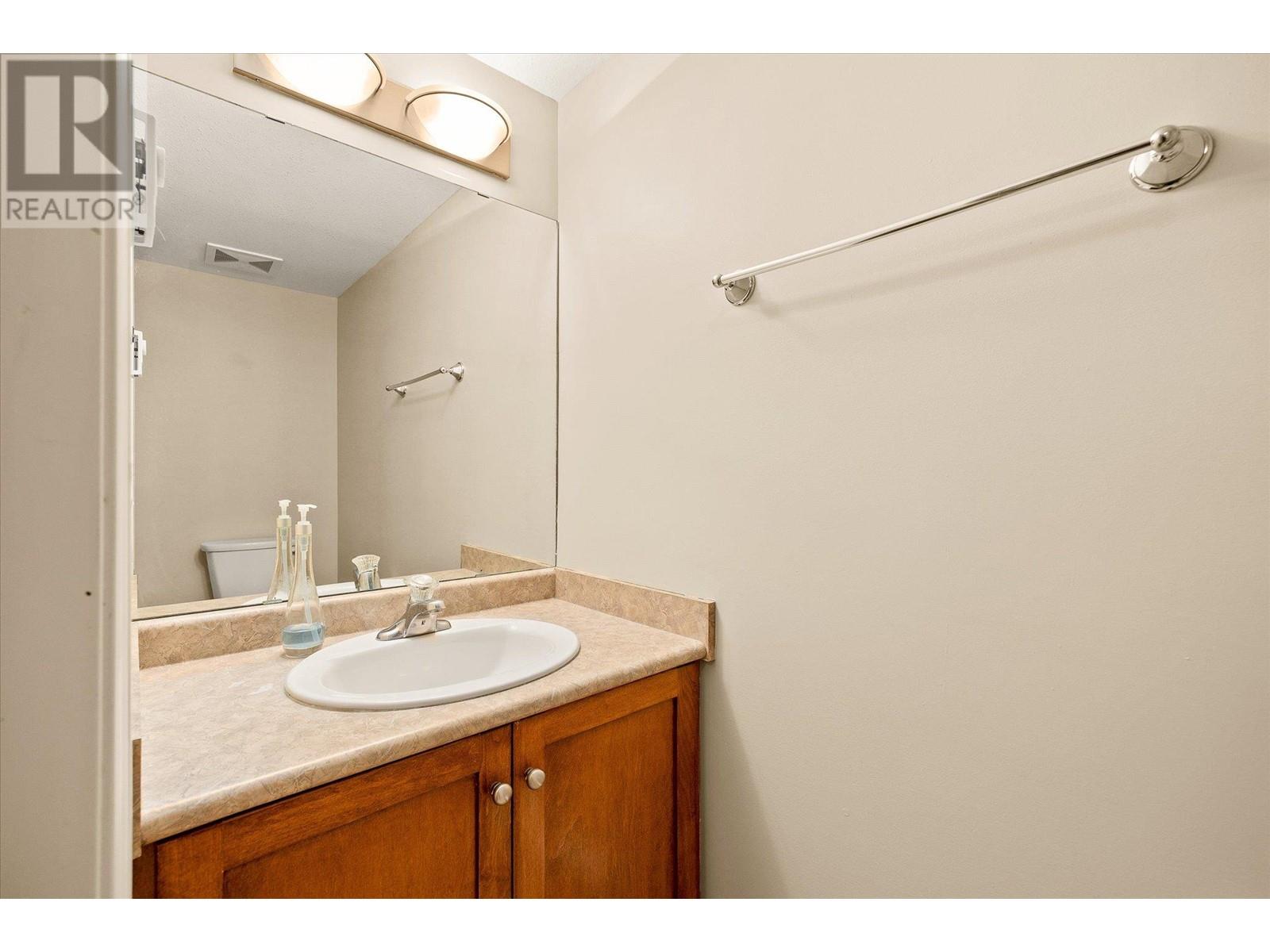 5460 Clements Crescent Unit# #106