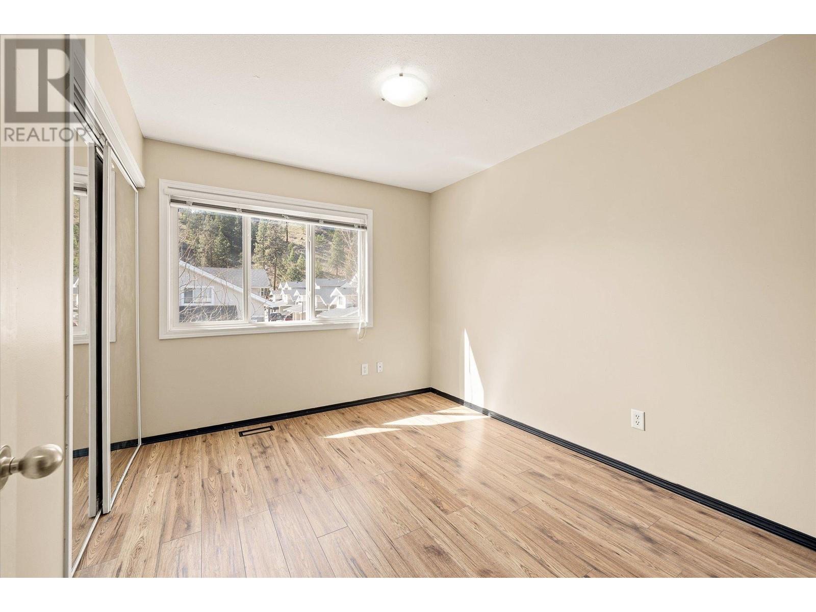 5460 Clements Crescent Unit# #106