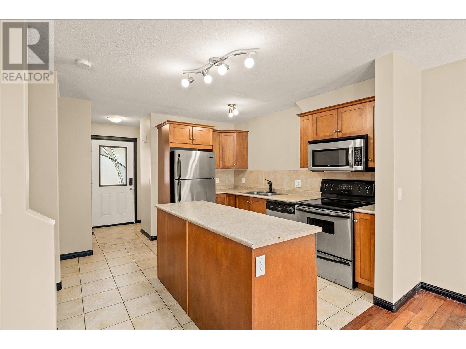 5460 Clements Crescent Unit# #106