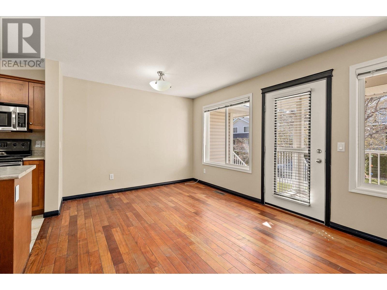 5460 Clements Crescent Unit# #106