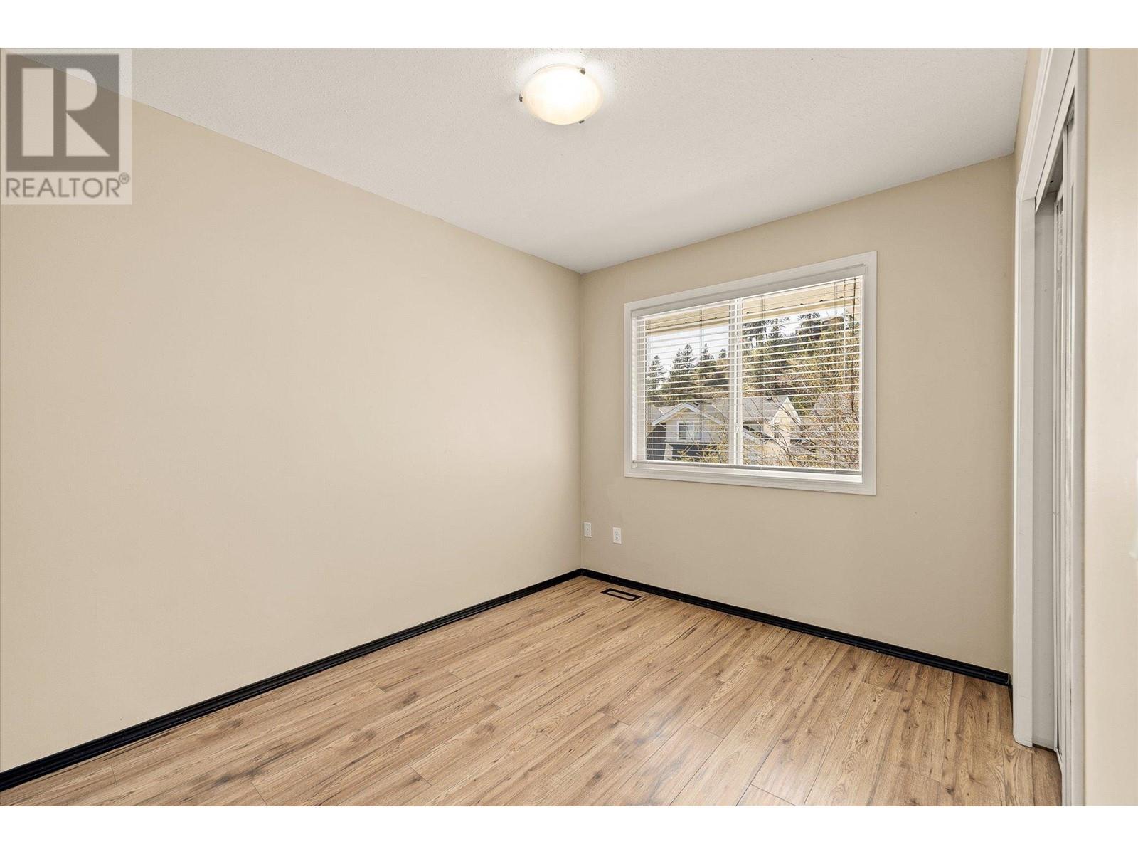 5460 Clements Crescent Unit# #106