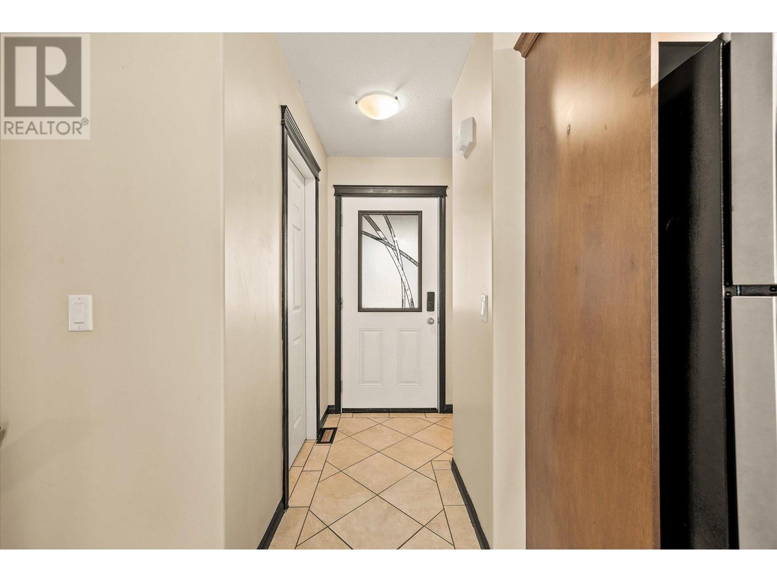 5460 Clements Crescent Unit# #106