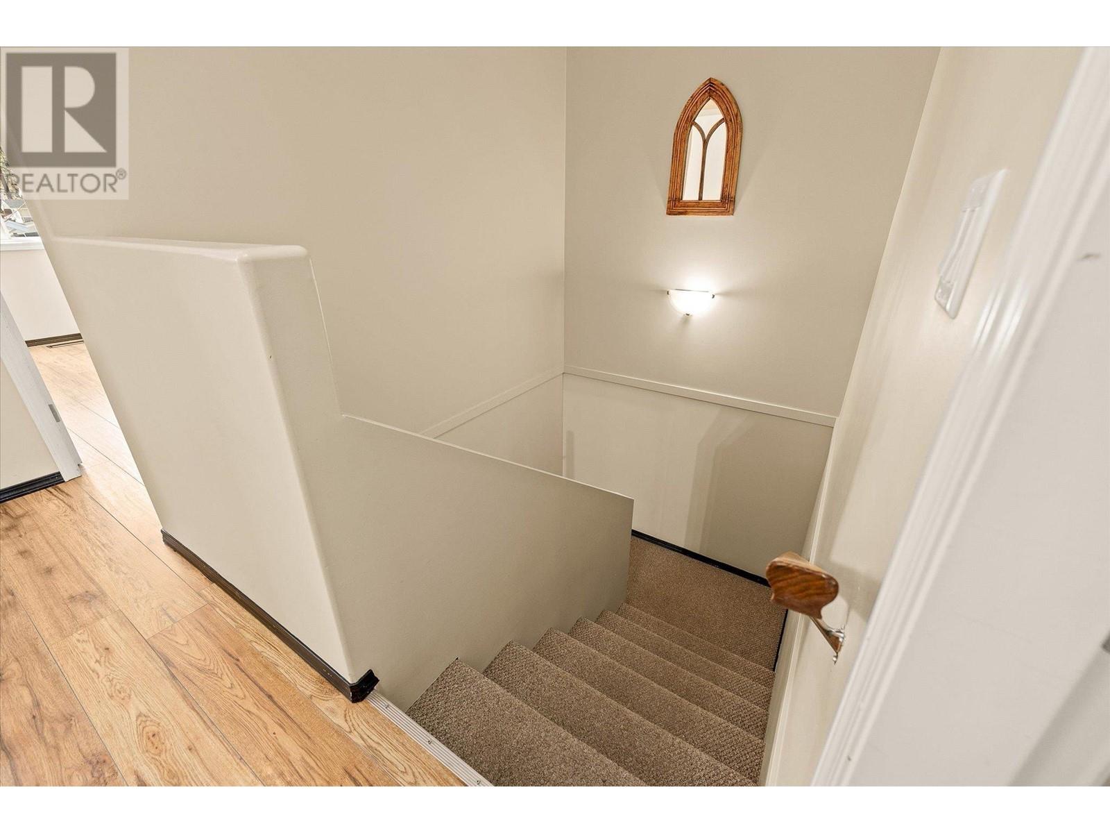 5460 Clements Crescent Unit# #106