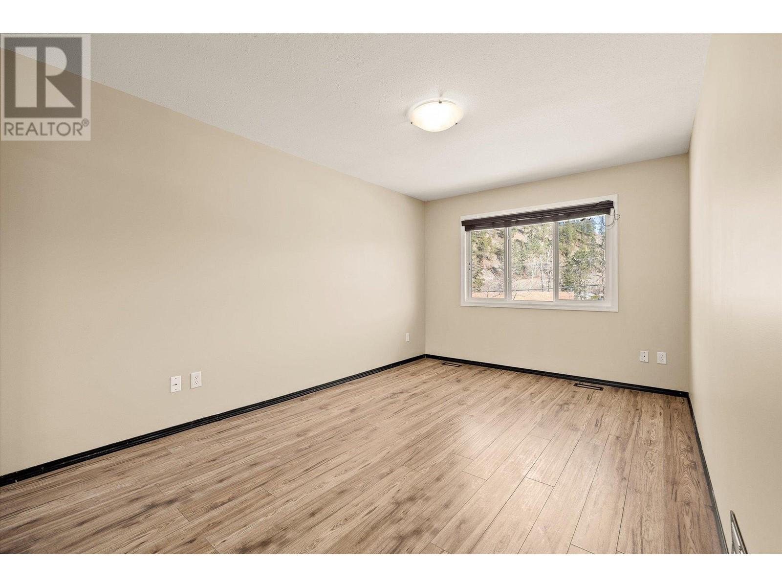 5460 Clements Crescent Unit# #106