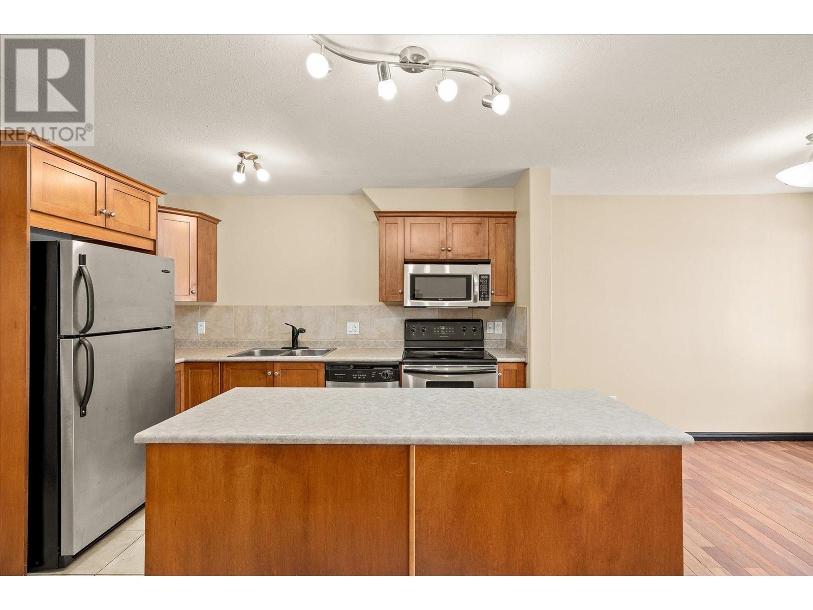 5460 Clements Crescent Unit# #106