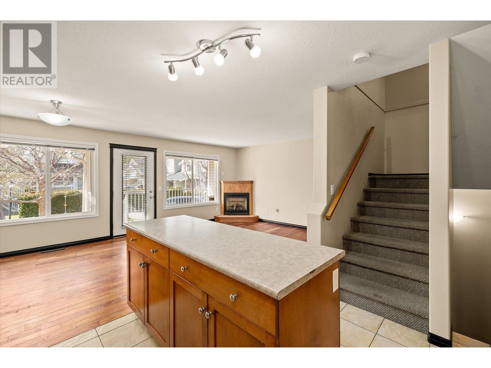 5460 Clements Crescent Unit# #106