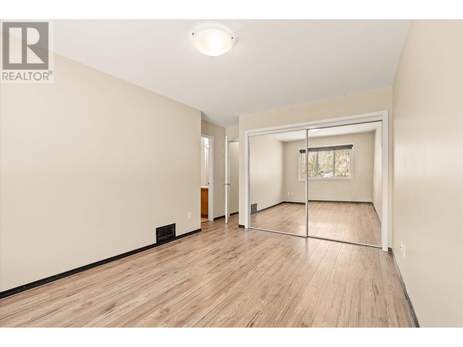 5460 Clements Crescent Unit# #106