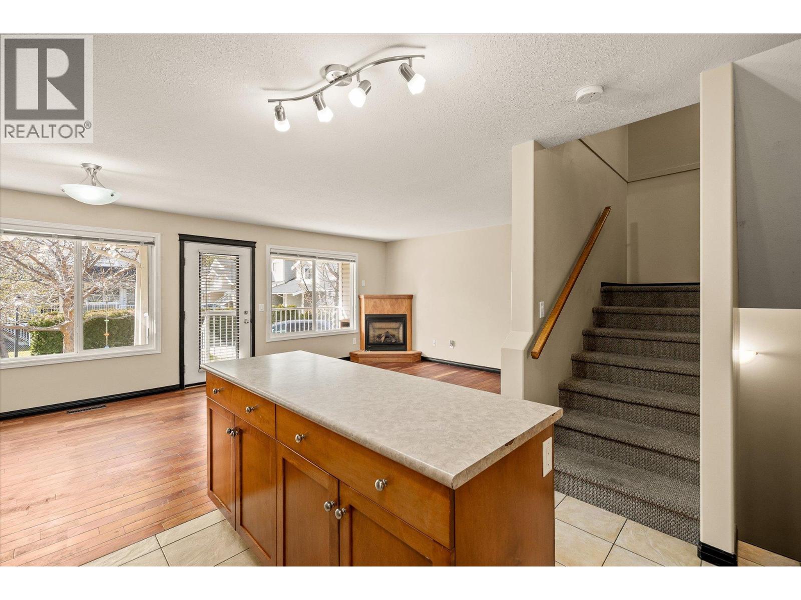 5460 Clements Crescent Unit# 106