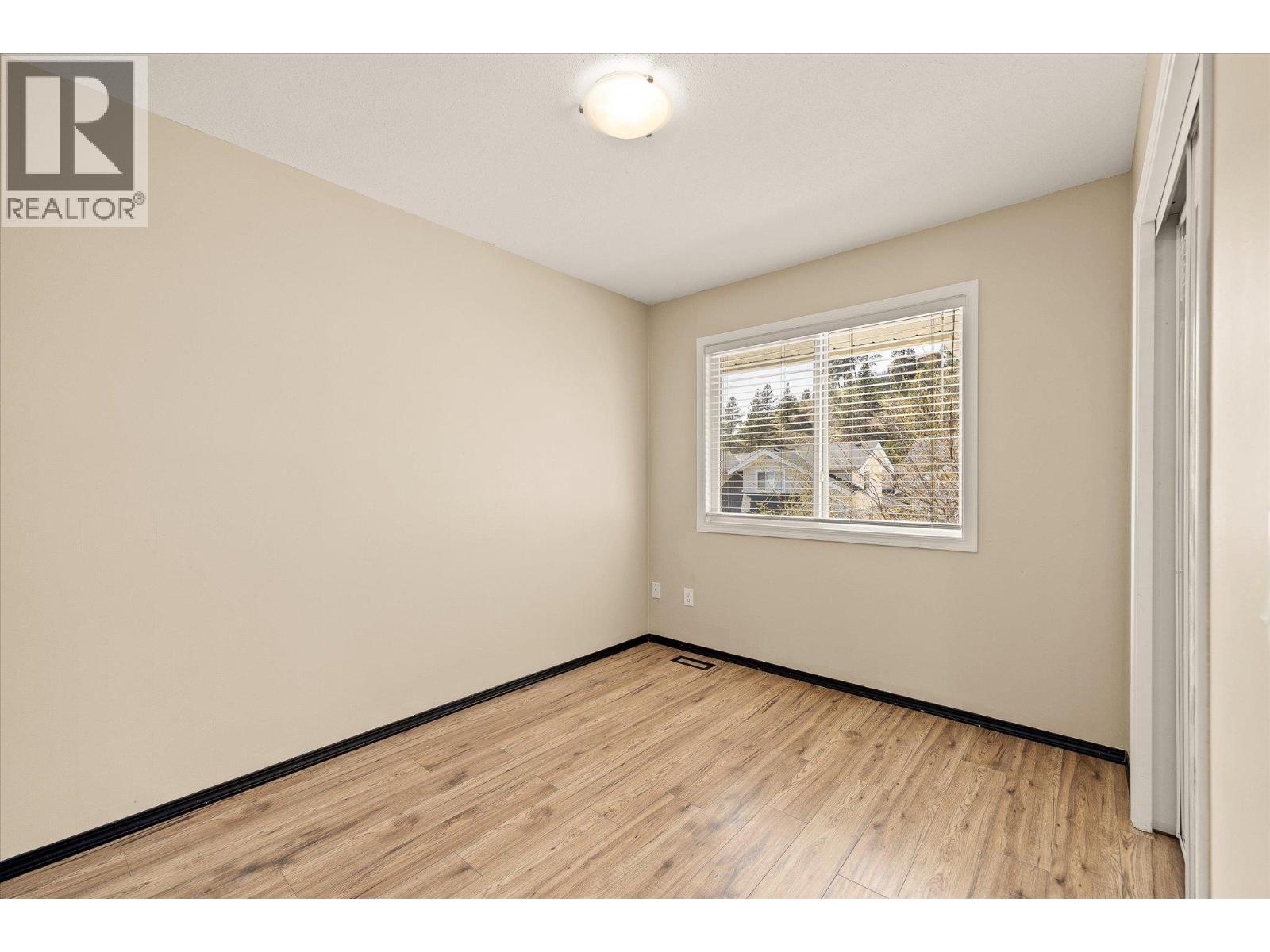 5460 Clements Crescent Unit# 106