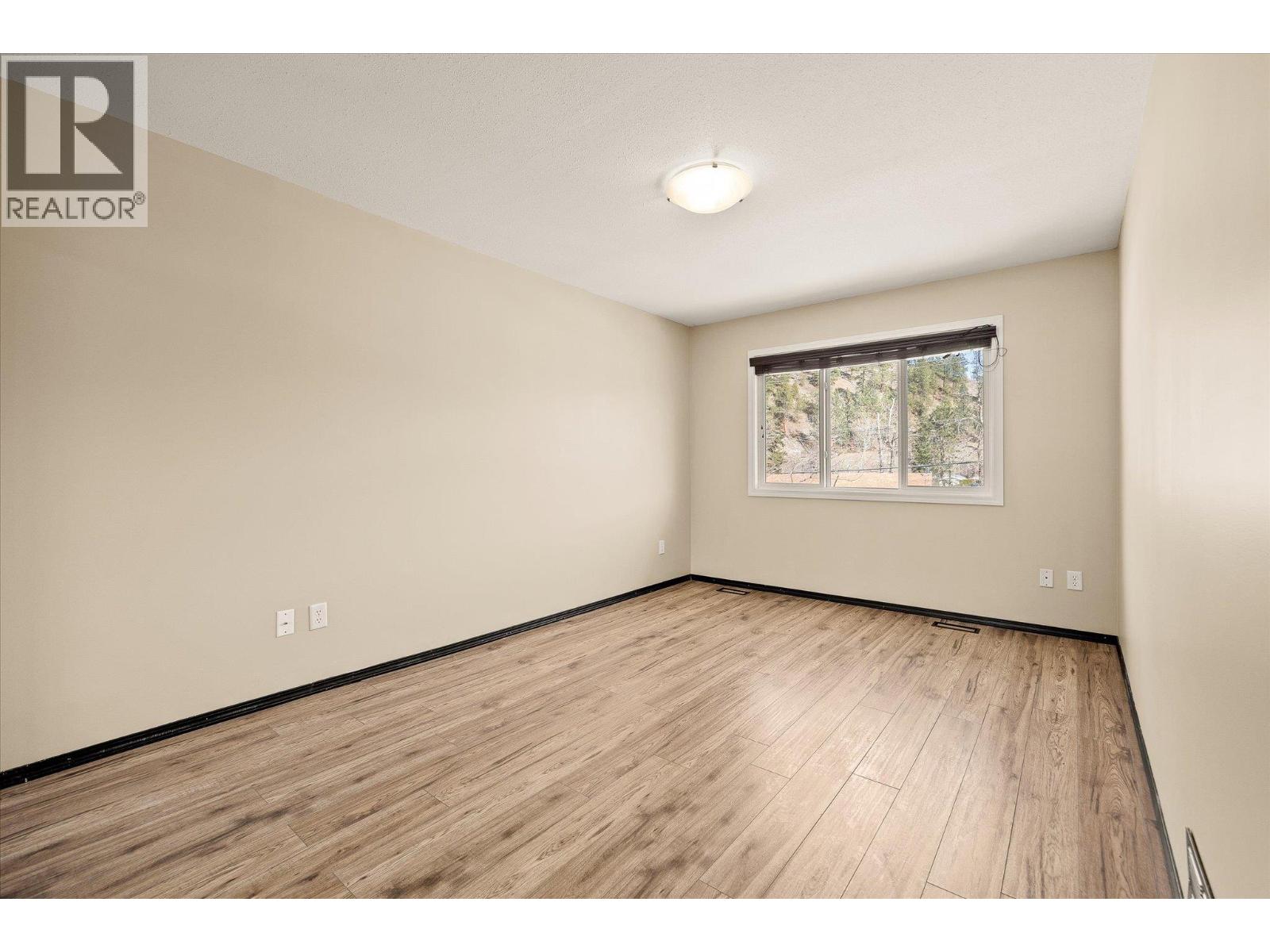 5460 Clements Crescent Unit# 106