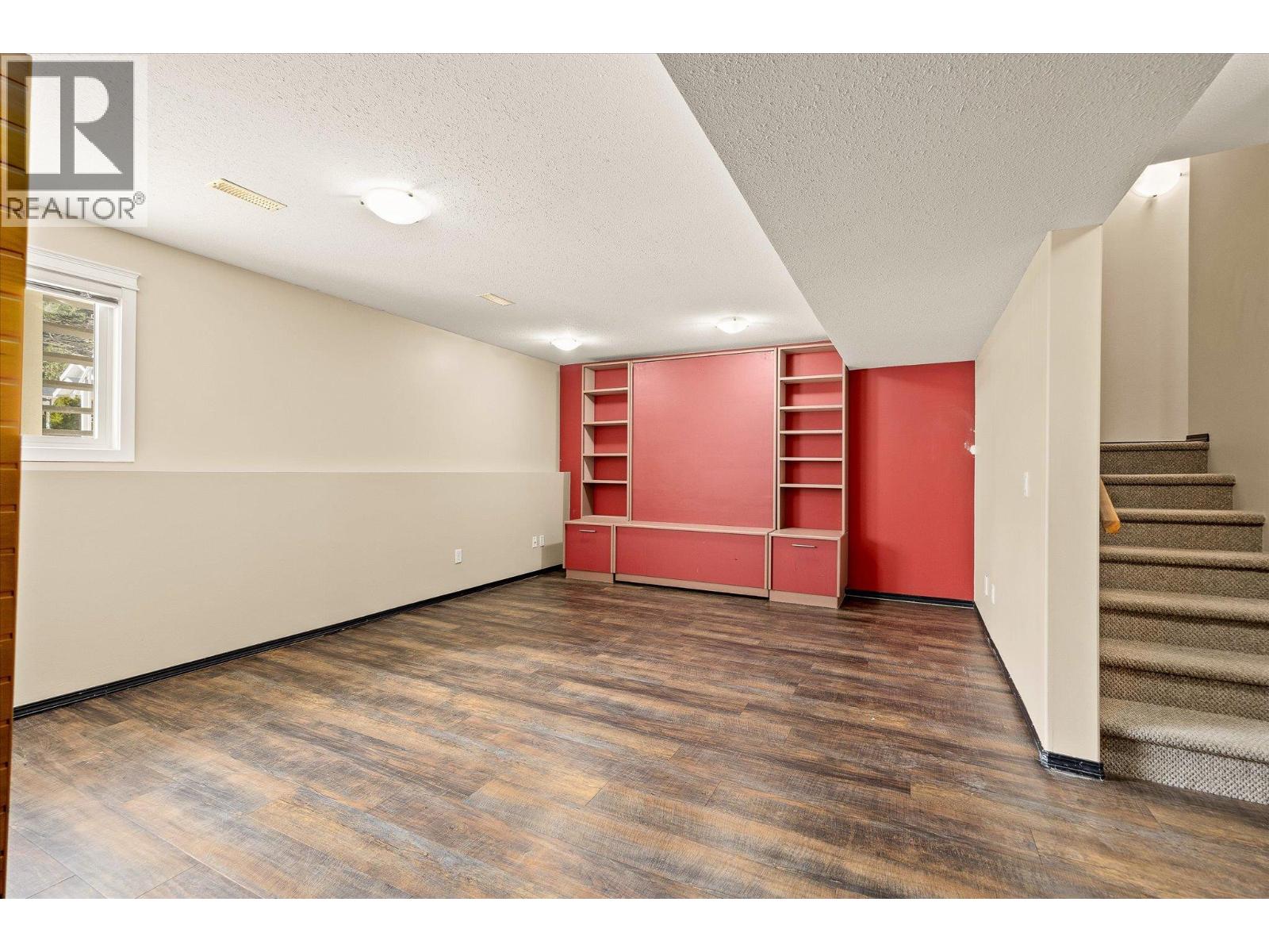 5460 Clements Crescent Unit# 106