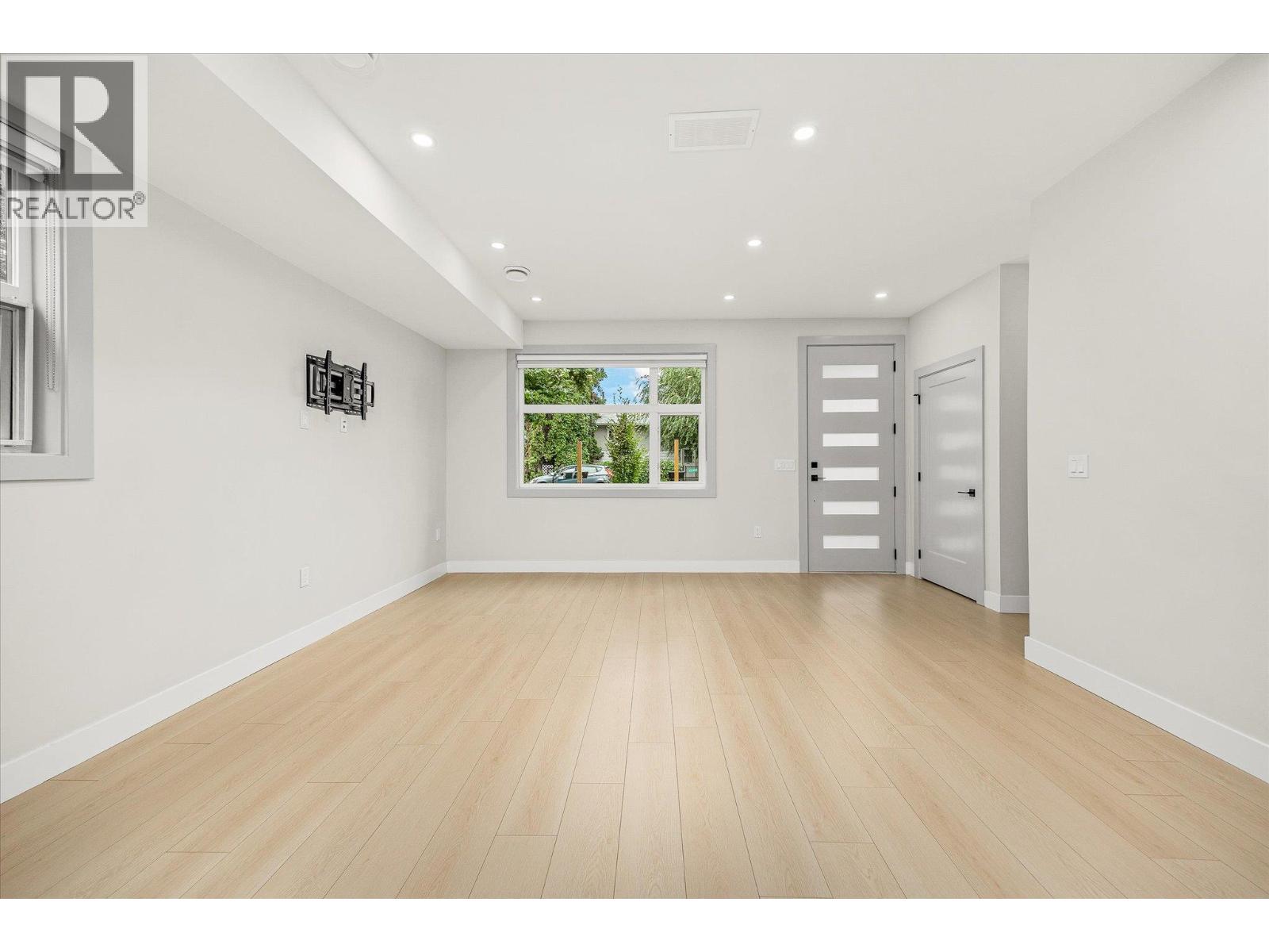 2165 Woodlawn Street