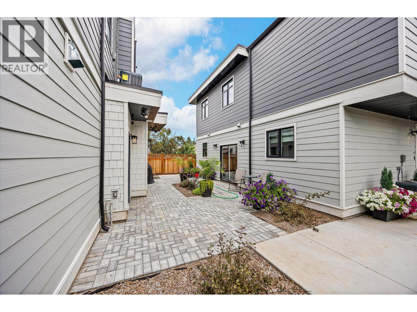 2165 Woodlawn Street