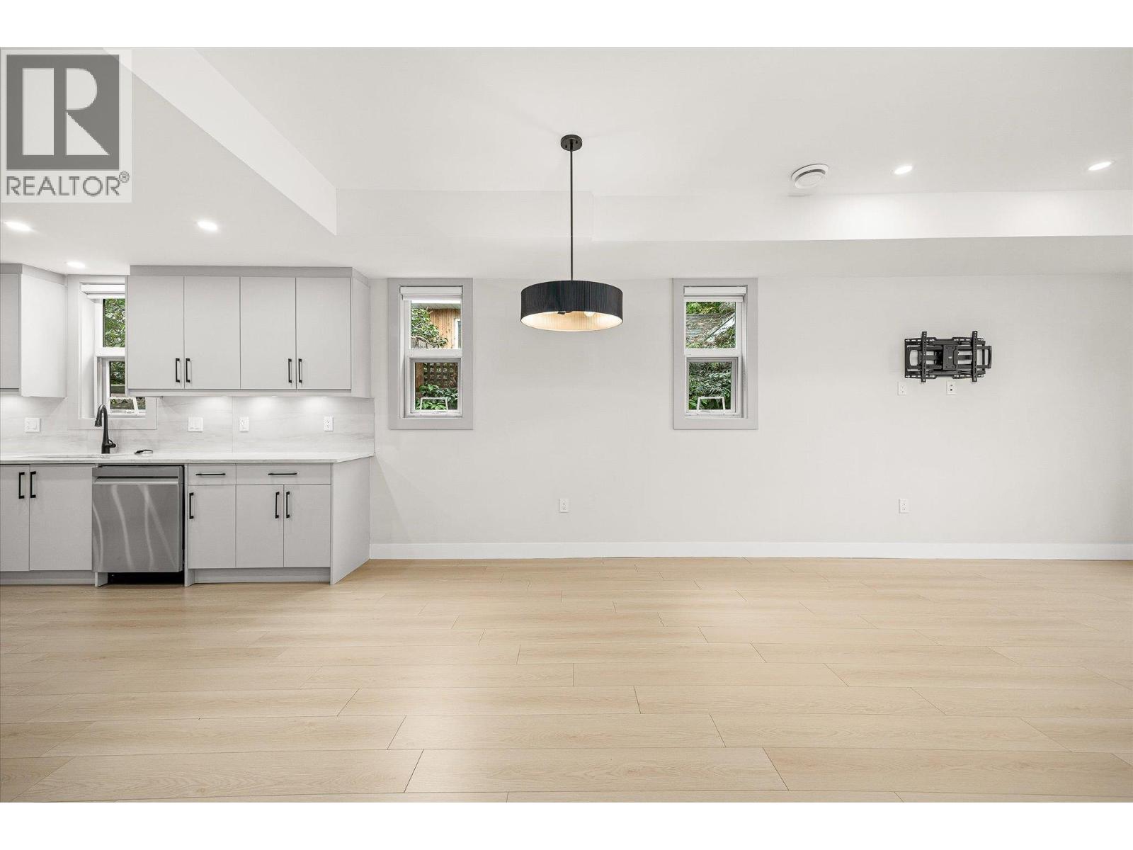 2165 Woodlawn Street