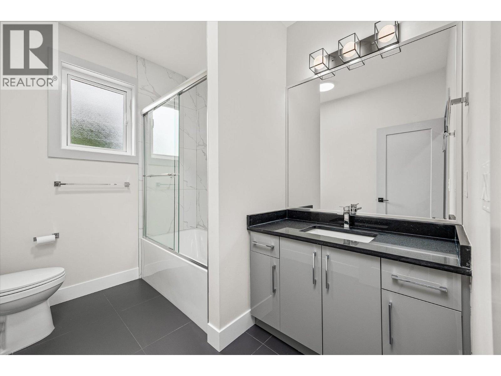 2165 Woodlawn Street