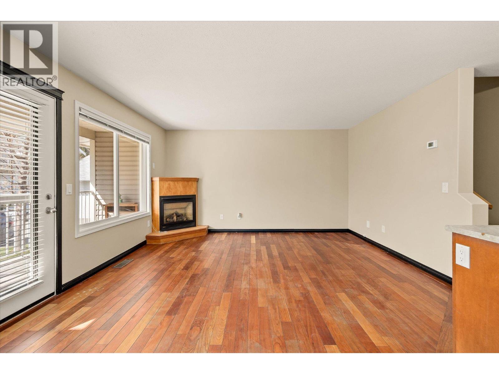 5460 Clements Crescent Unit# 106