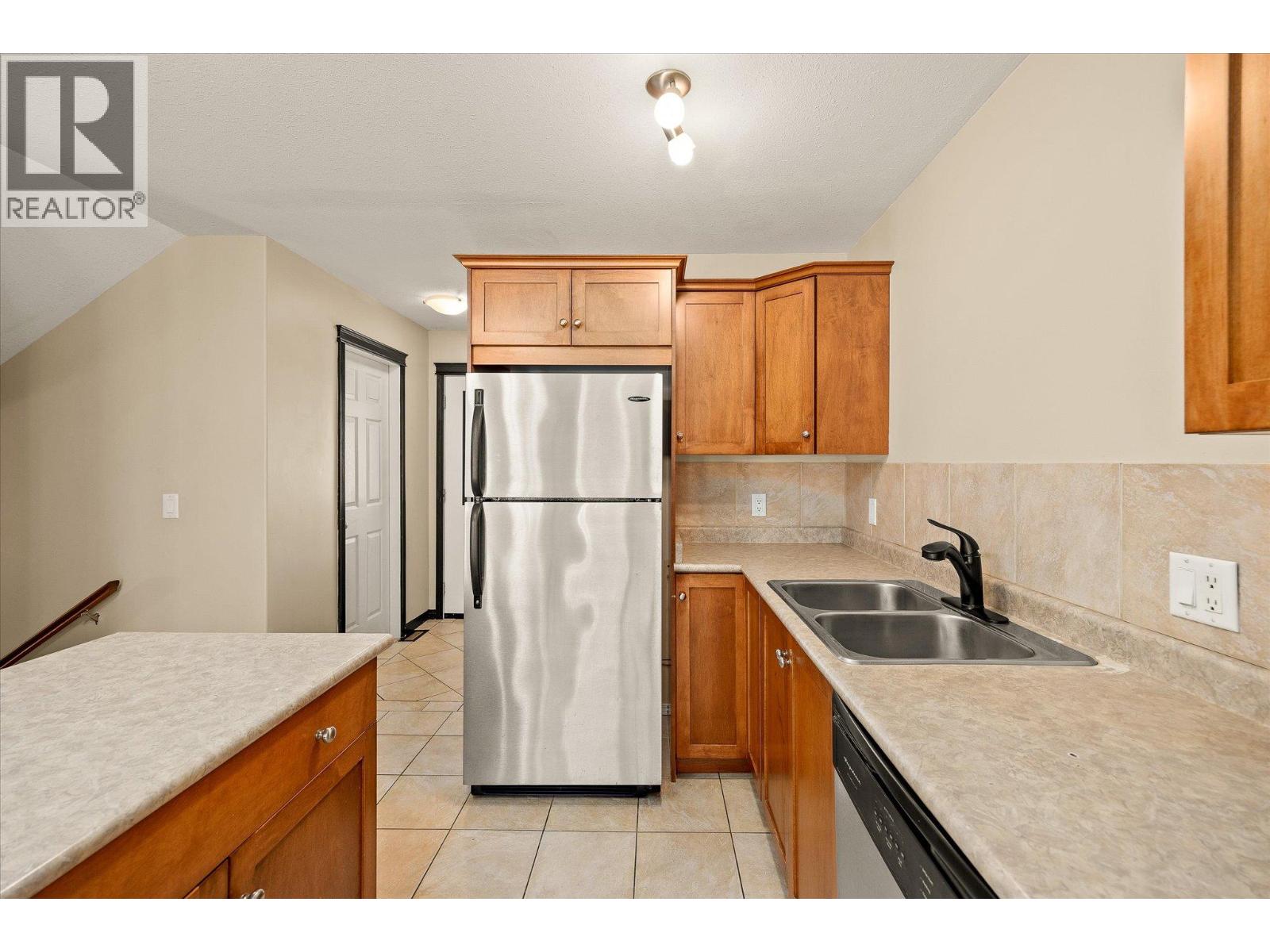 5460 Clements Crescent Unit# 106