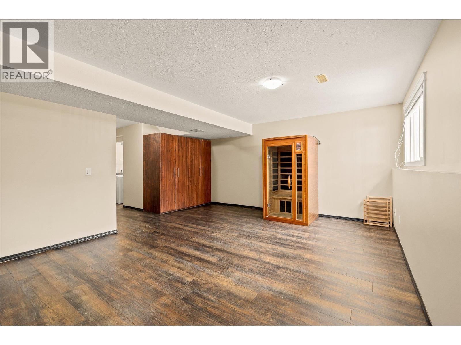 5460 Clements Crescent Unit# 106