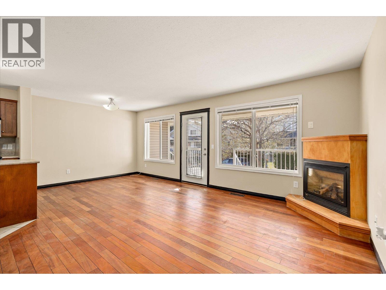 5460 Clements Crescent Unit# 106