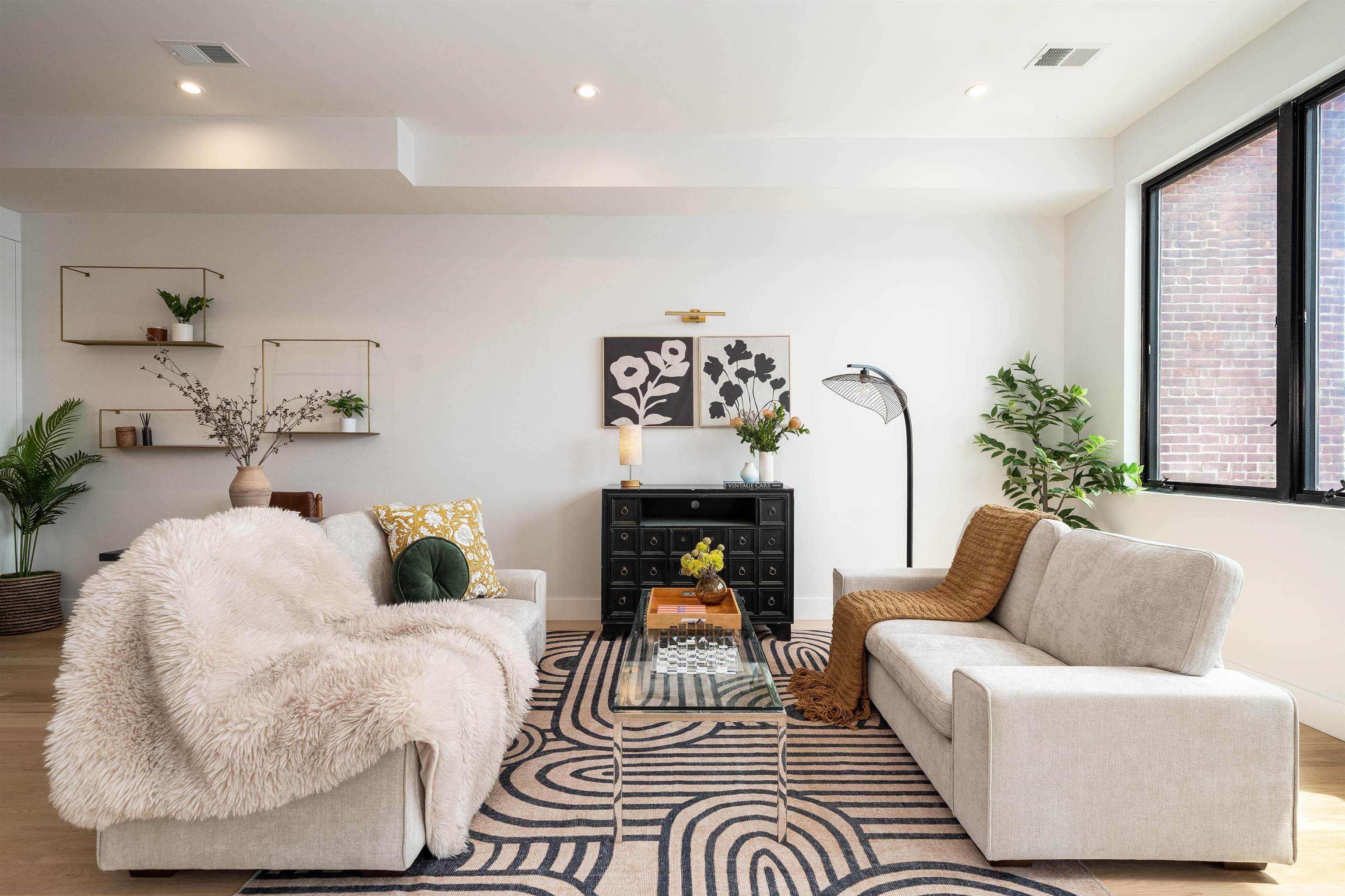 70 GARDNER AVE Unit: 2