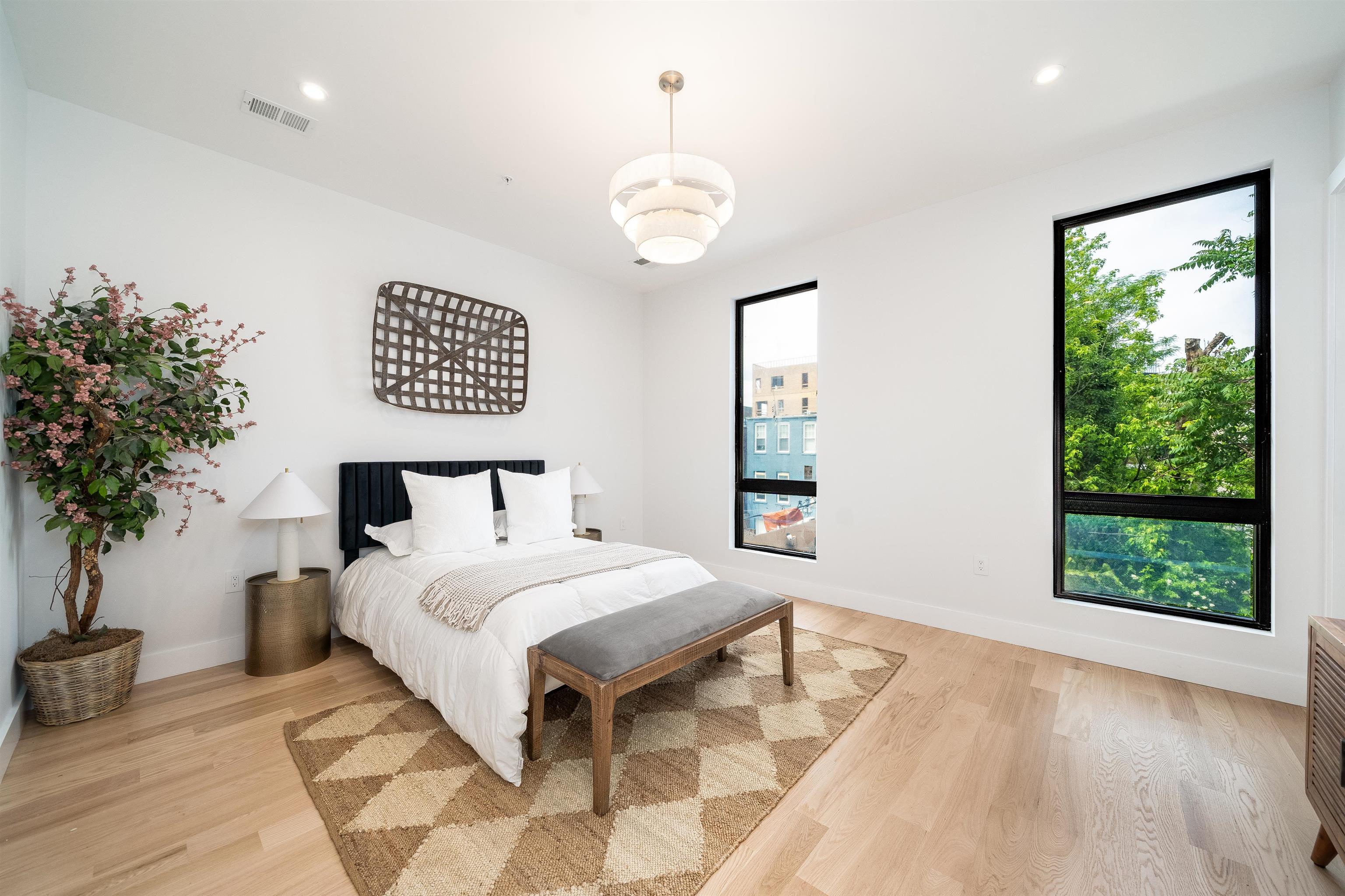 70 GARDNER AVE Unit: 2