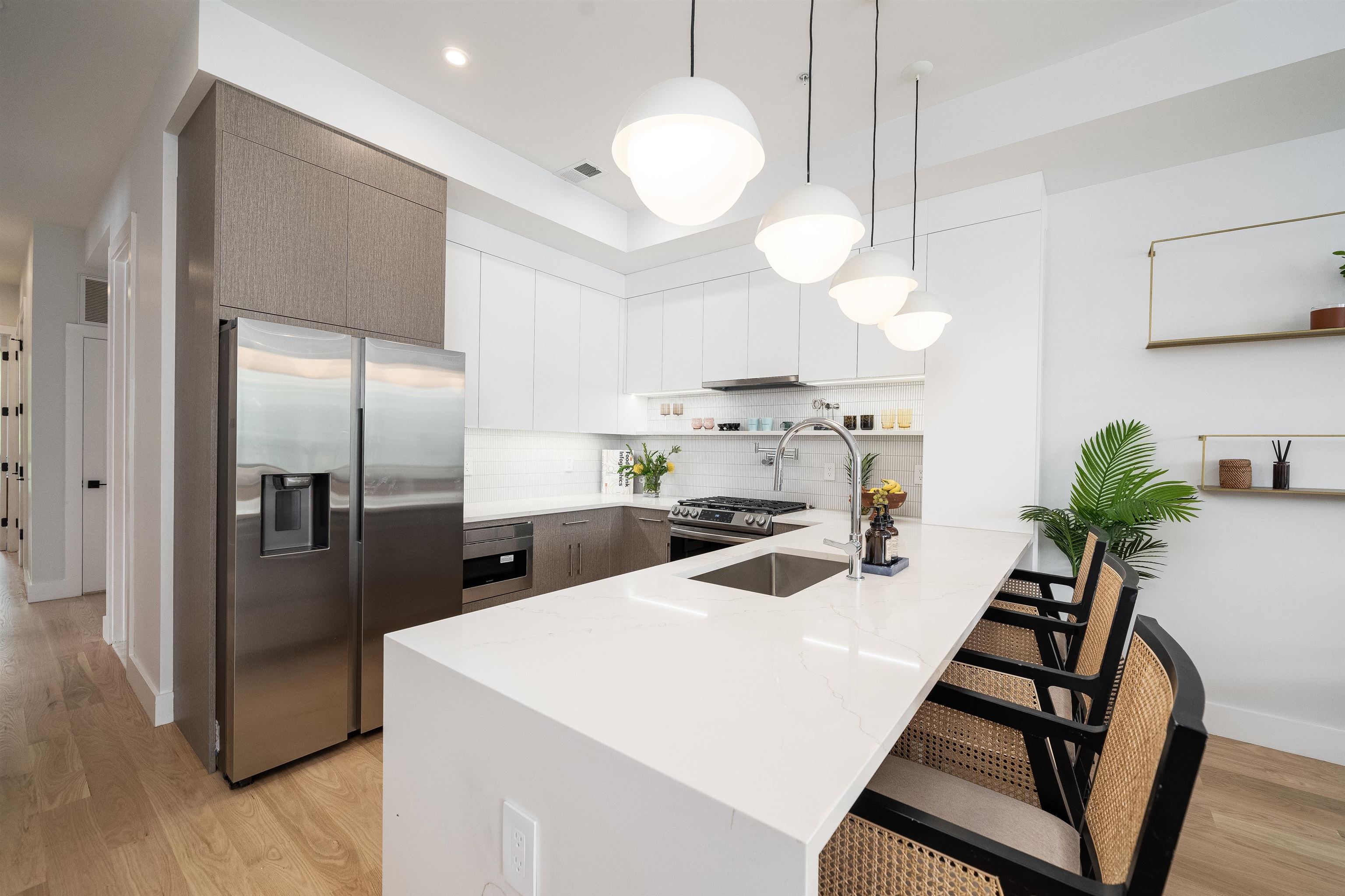 70 GARDNER AVE Unit: 2