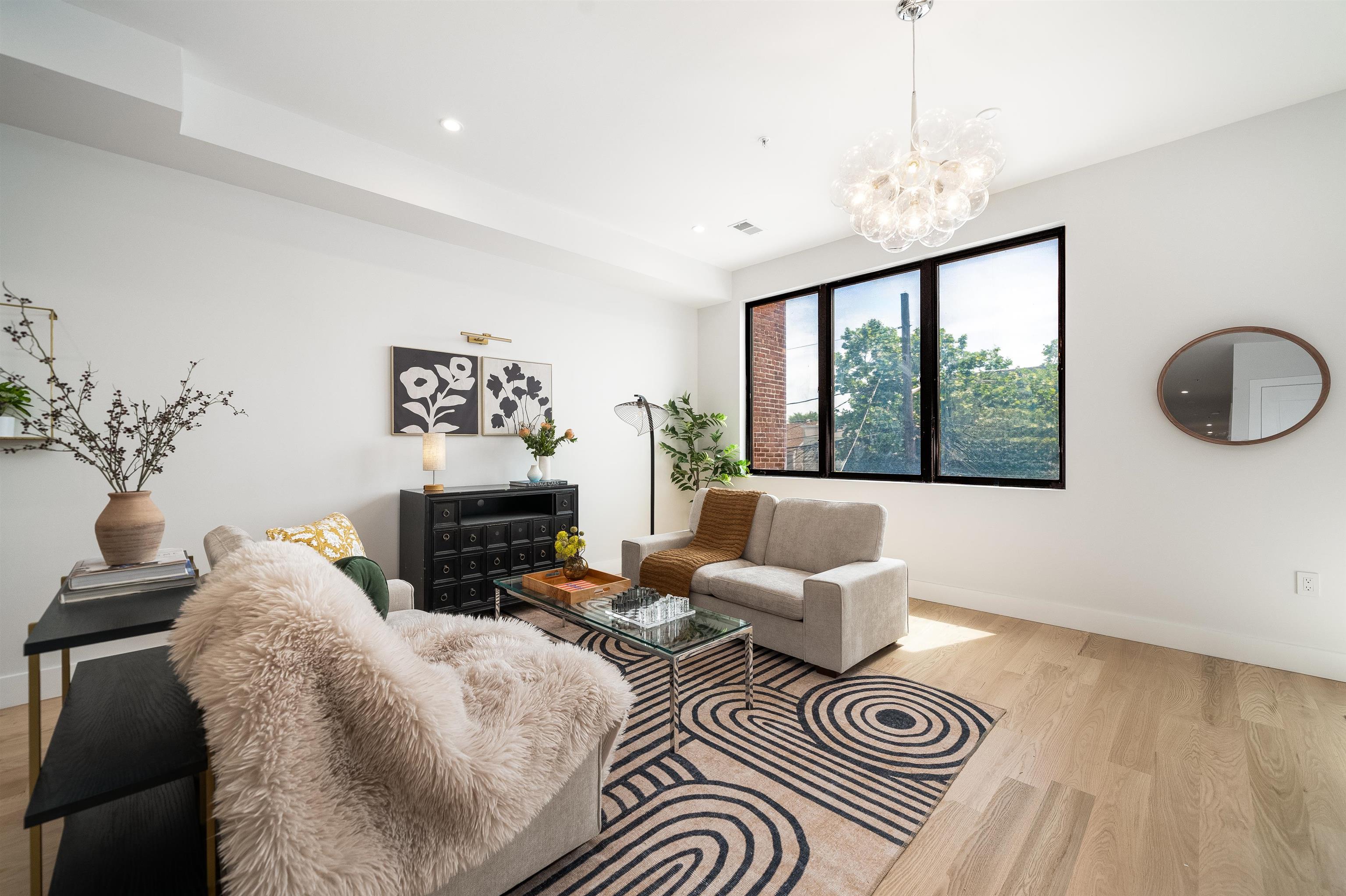 70 GARDNER AVE Unit: 2