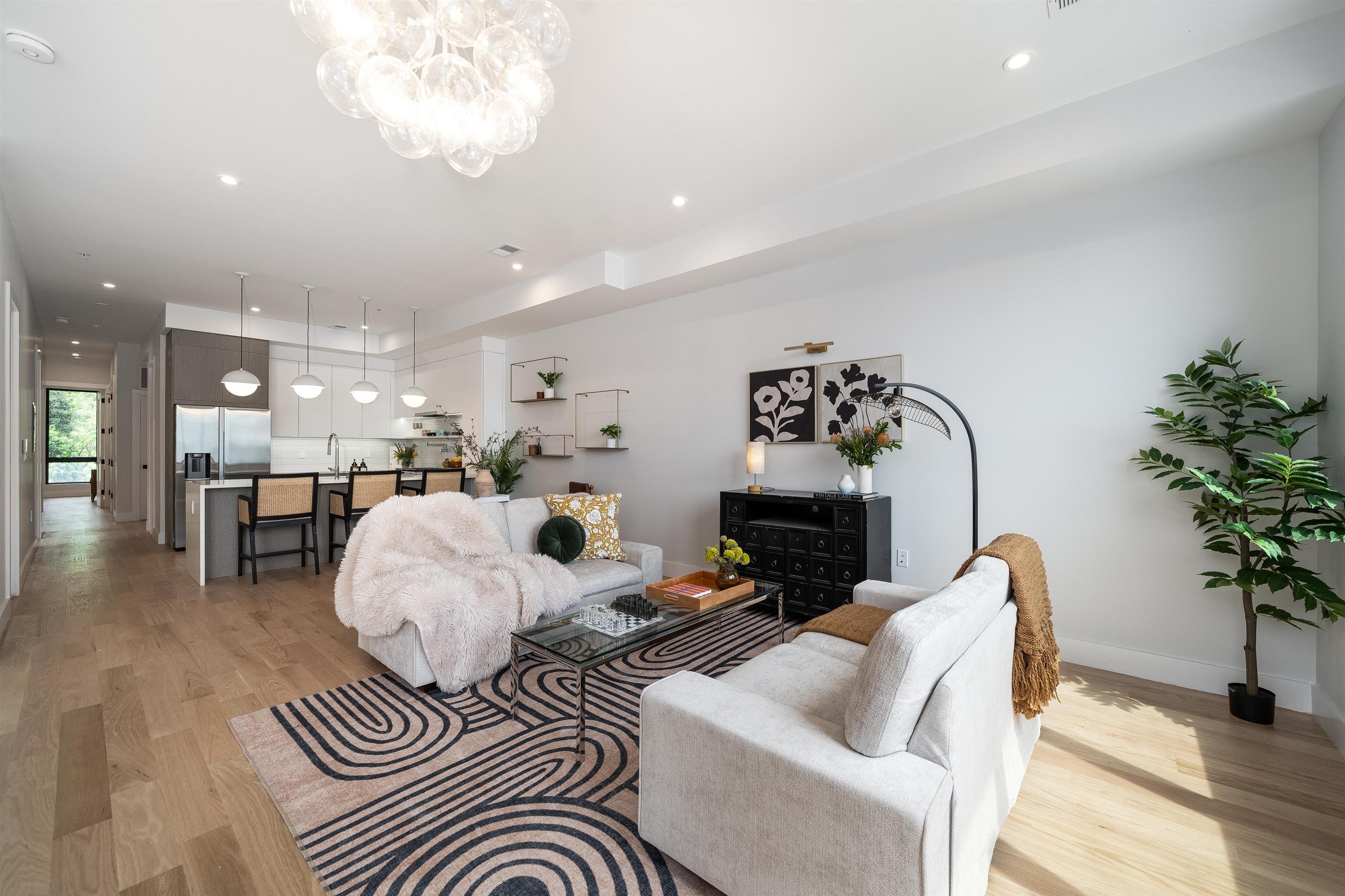 70 GARDNER AVE Unit: 2