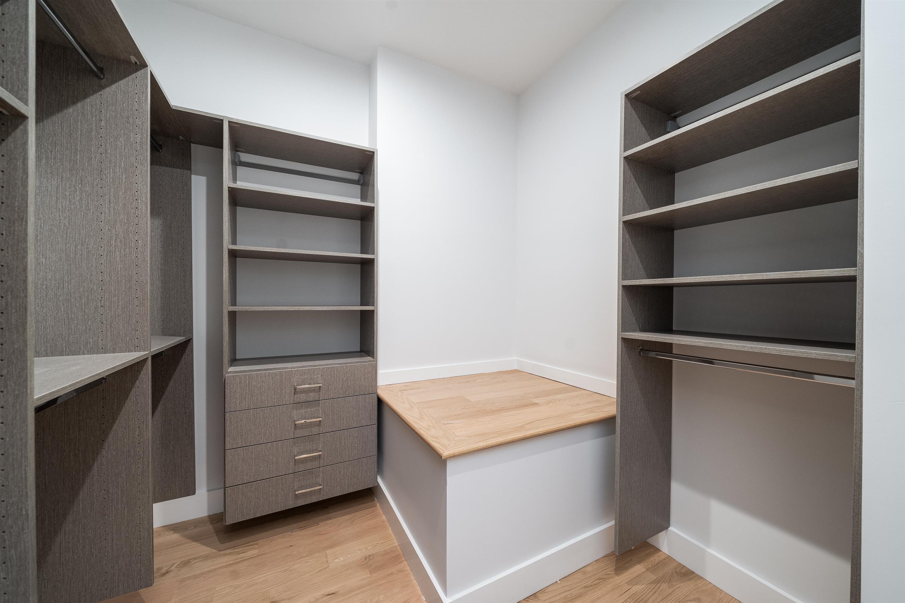 70 GARDNER AVE Unit: 2