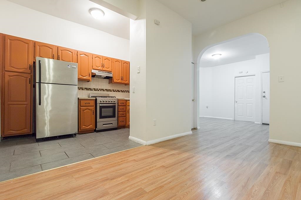 136A CLENDENNY AVE