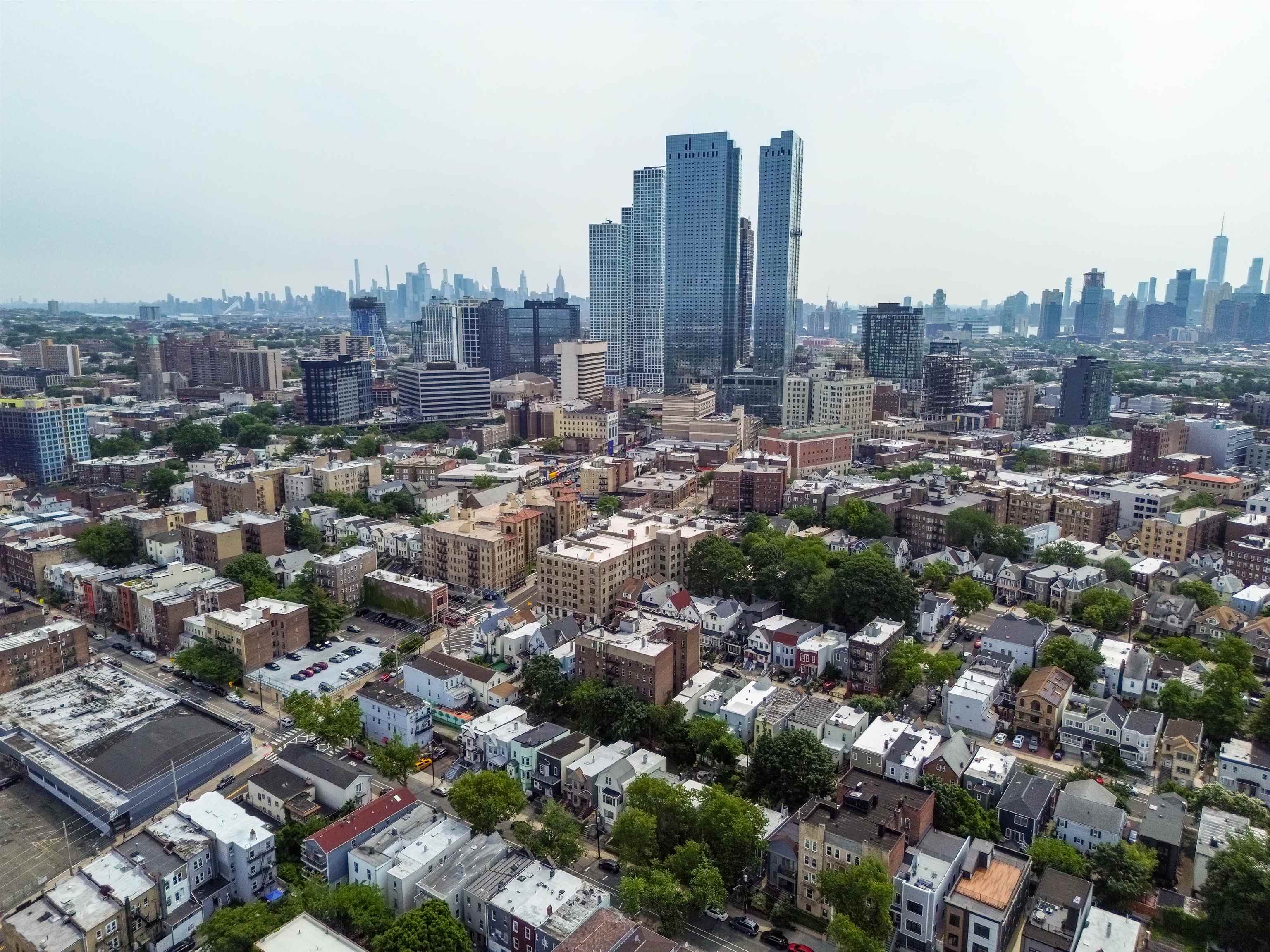 34 ROMAINE AVE Unit: 2