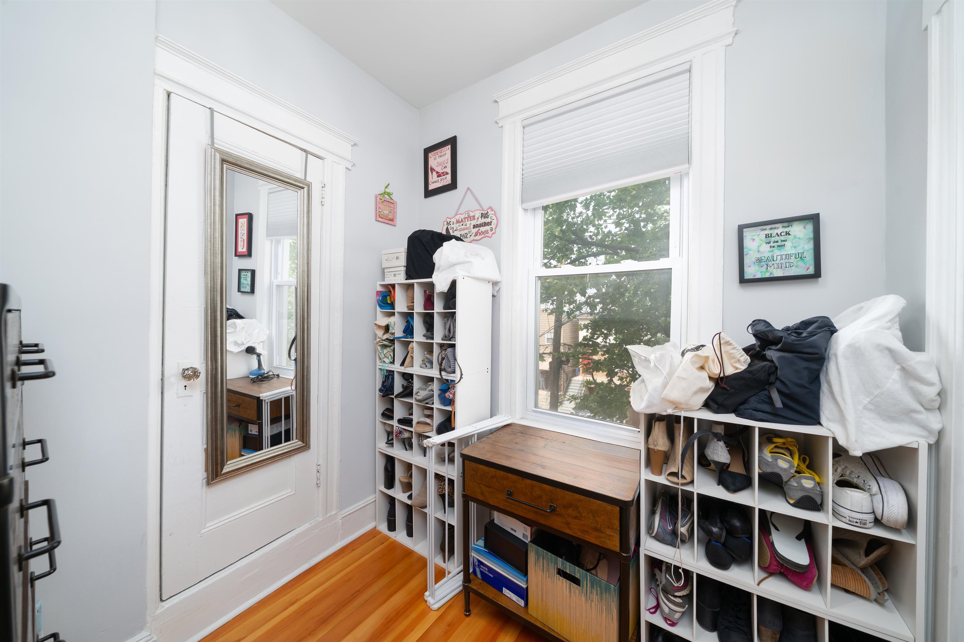 34 ROMAINE AVE Unit: 2