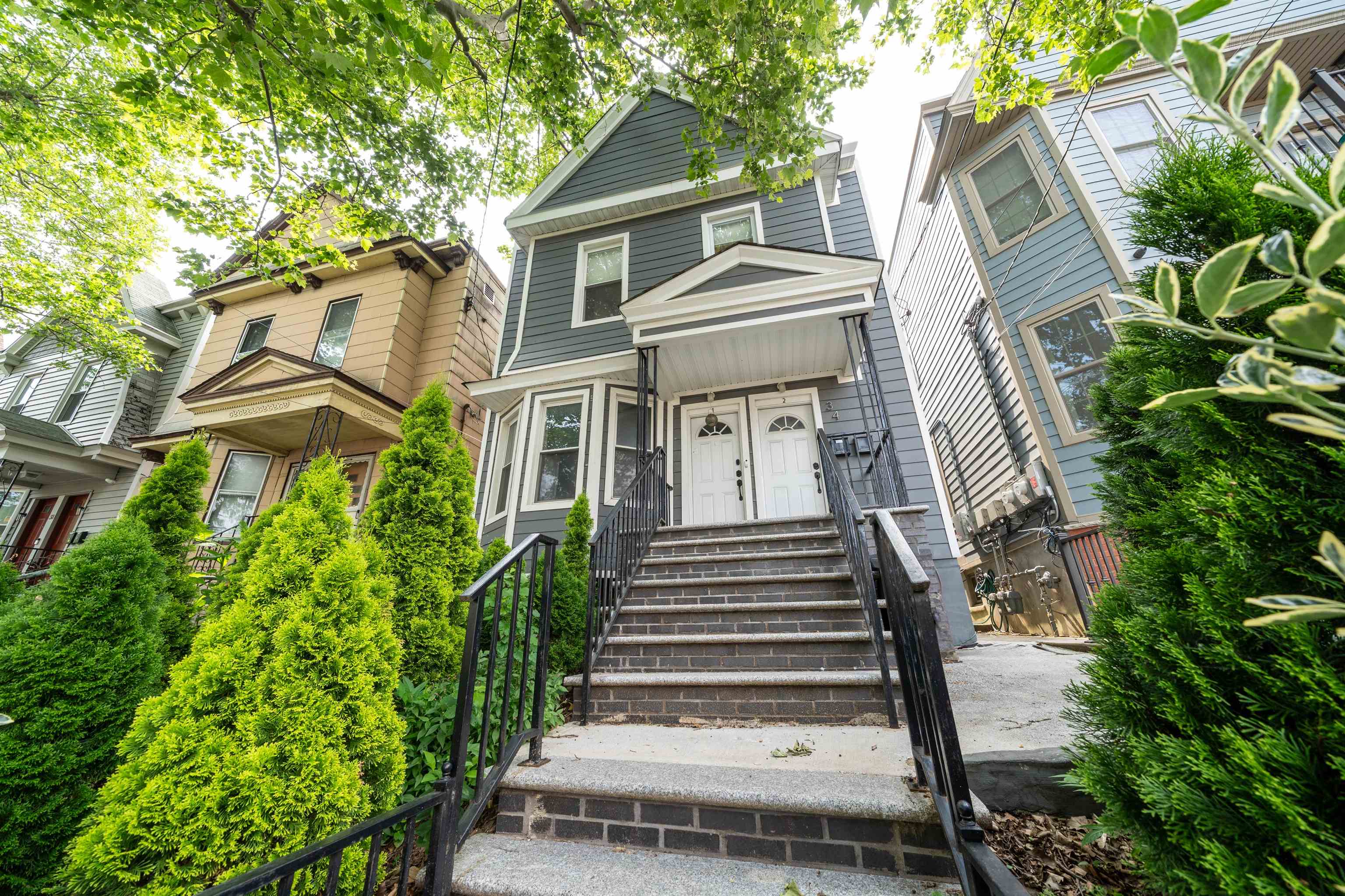 34 ROMAINE AVE Unit: 2