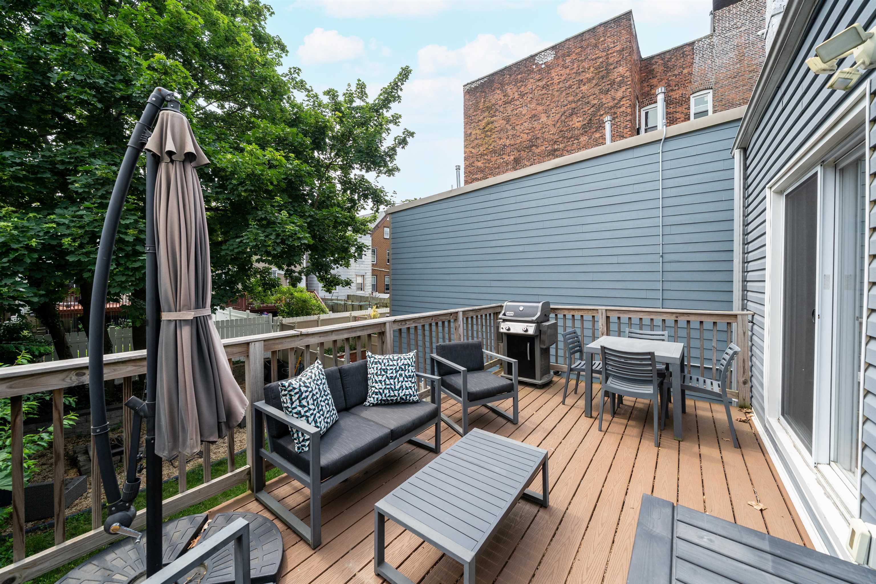 34 ROMAINE AVE Unit: 2