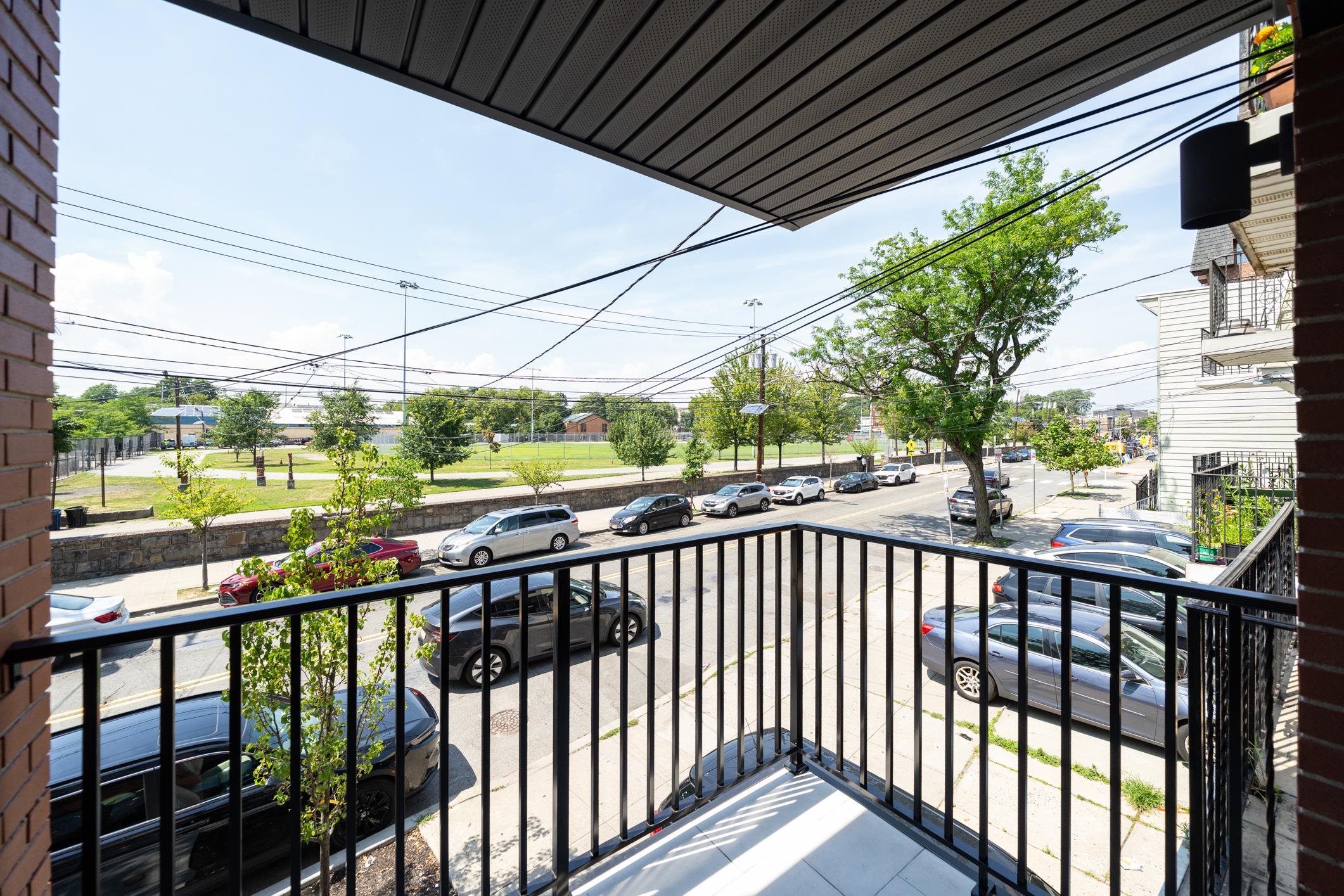 184 CENTRAL AVE Unit: 2