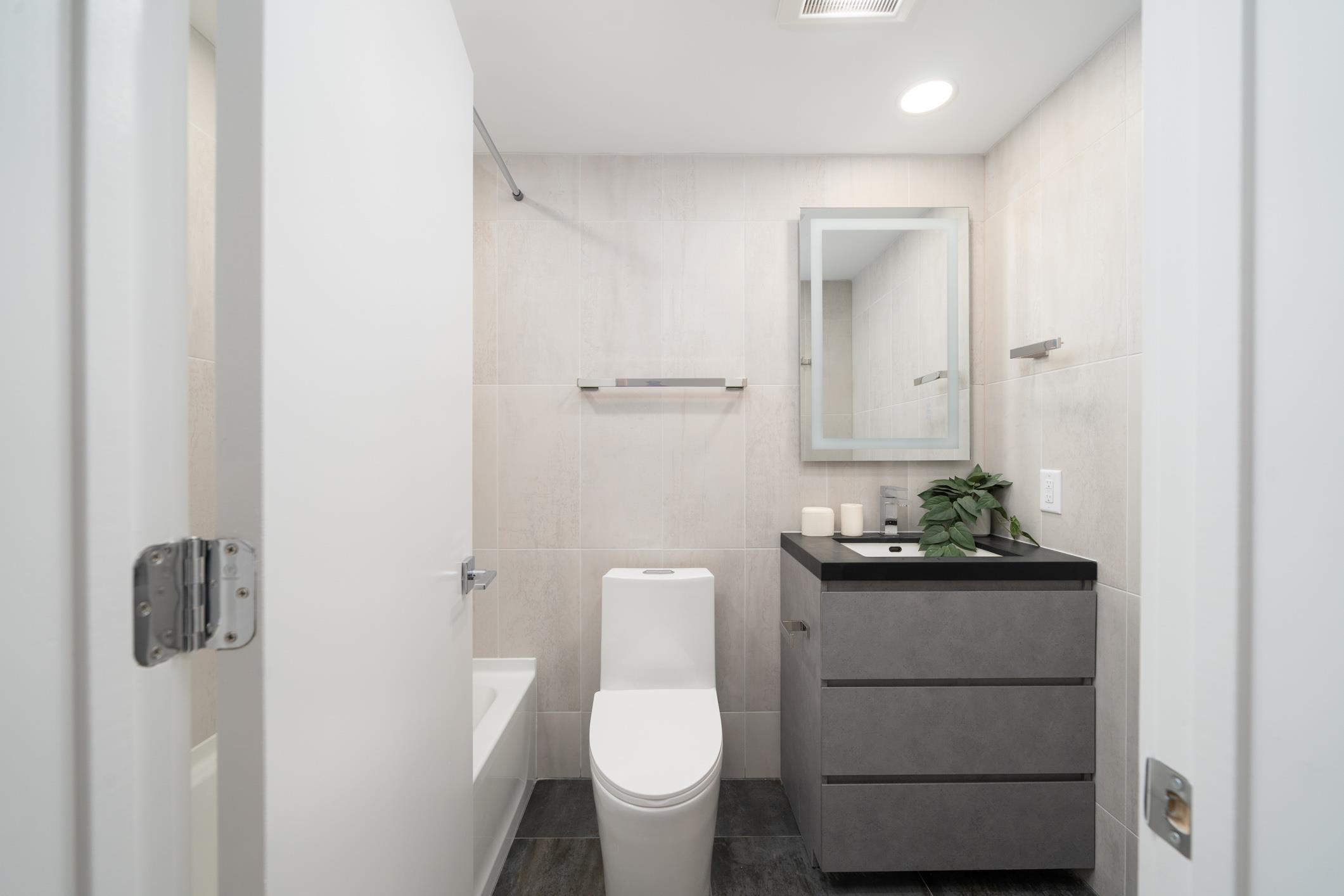 184 CENTRAL AVE Unit: 2